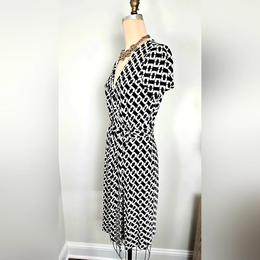 Diane von Furstenberg Silk Jersey Wrap Dress Black Cream Chain Print Size 6 - Picture 9 of 14